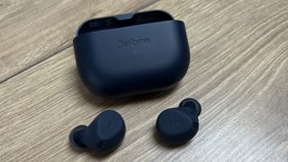 Jabra Elite 8 Active displayed on wooden table